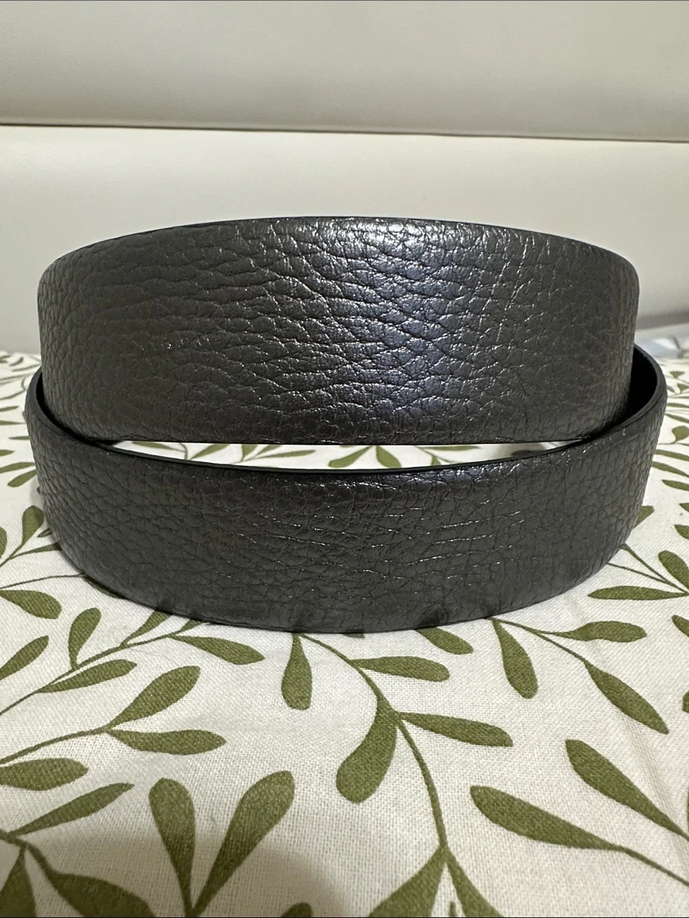 Salvatore Ferragamo Unisex Metallic Gray Leather Belt with Signature Ring Buckle